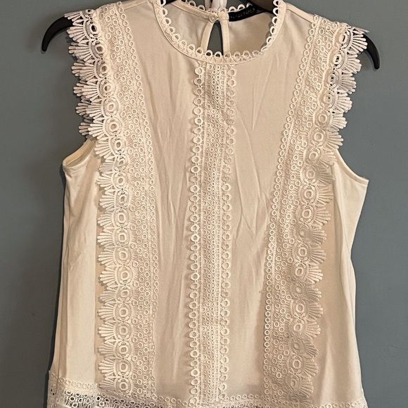 SELLING BLACK TAPE WOMEN BLOUSE SIZE PM COLOR CREAM SLEEVELESS BNWOT - Picture 2 of 12